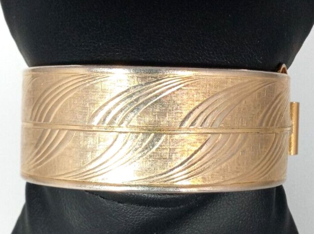 Coro Bracelet Pegasus Brass Hinged Bangle 1" Bracelet Textured Swirl Beautiful
